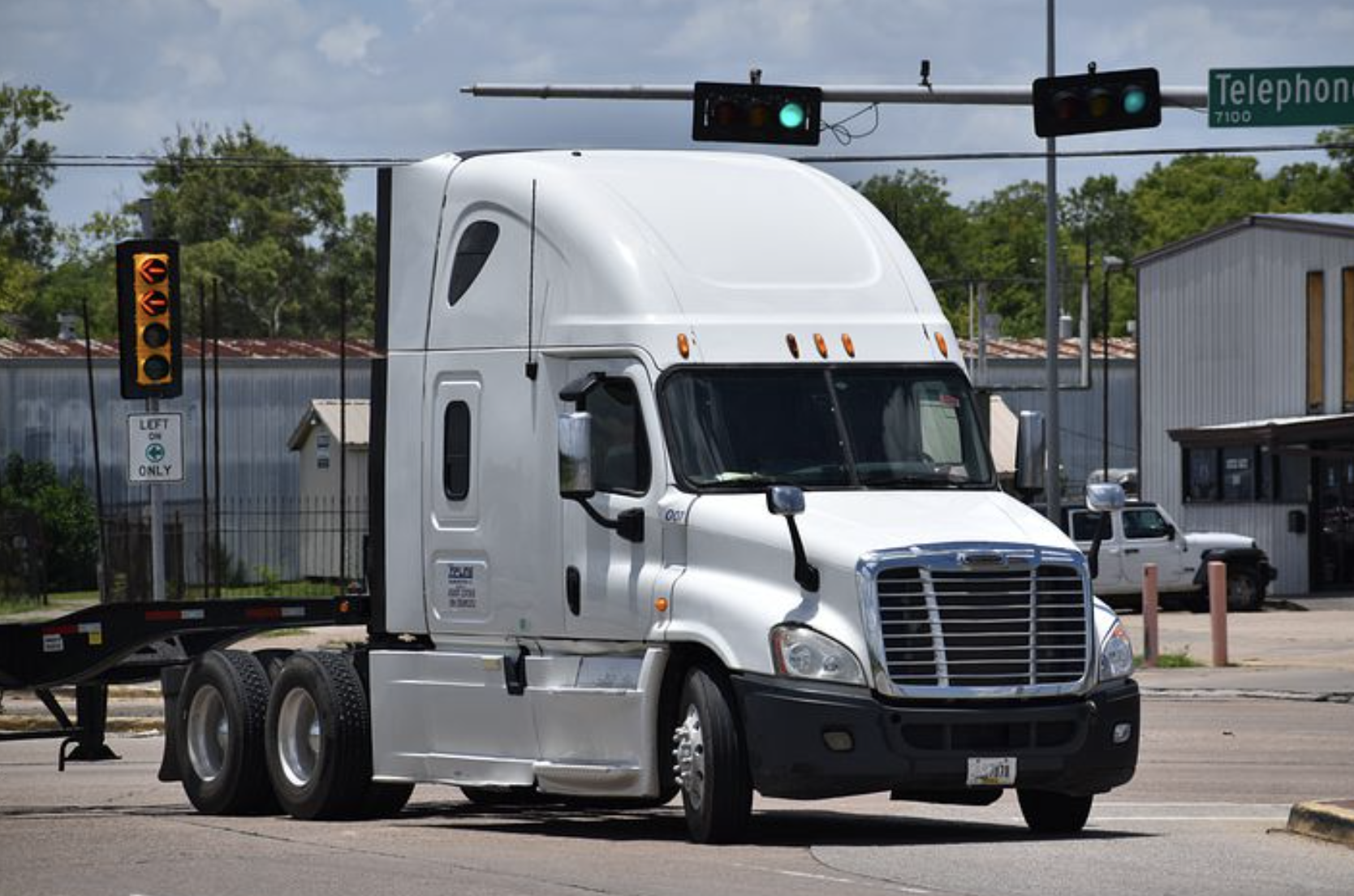 this image shows mobile truck repair in Pacheco, CA